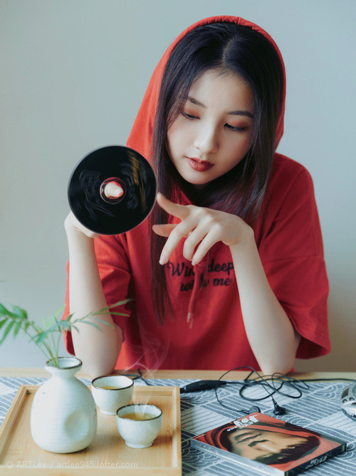 当圣日耳曼的灯光为巴格达点亮，一场被遗忘的友谊赛与莱万的十字路口